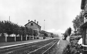 La Gare Vue du Passage à Niveau vers 1960 - JPEG - 359.3 ko - 2069×1274 px